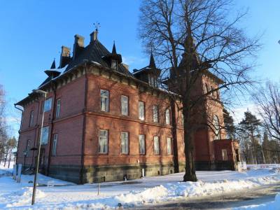 photo of a typical English town hall